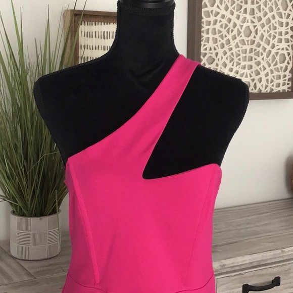 Pink asymmetric top dress with cross shoulder strap - Picture 2 of 4